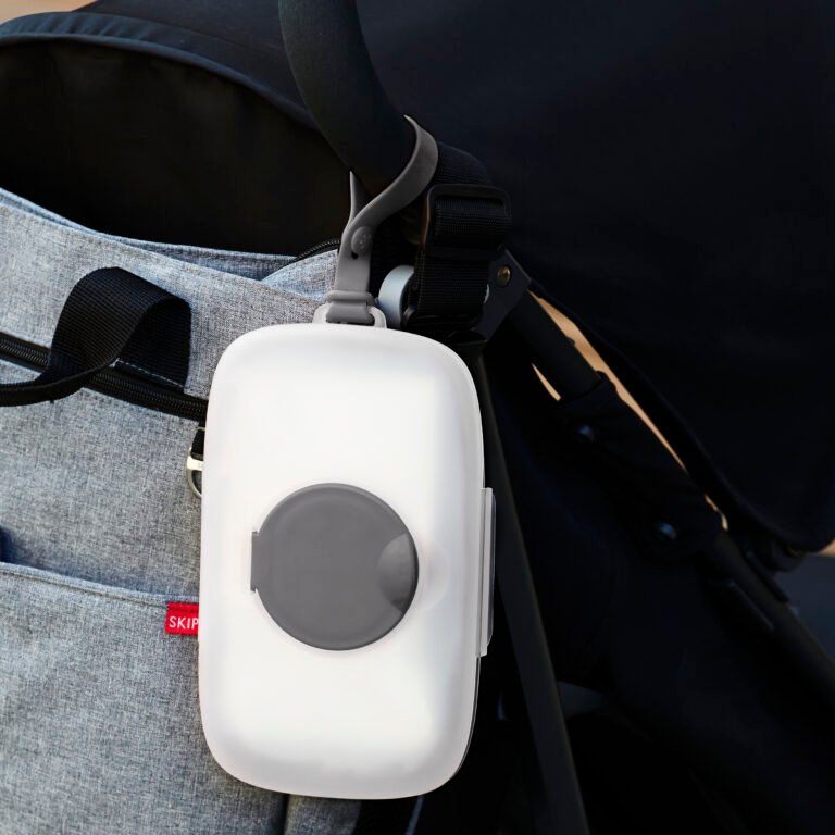 02_Grab&Go_WipesCase_Gray_L(H)