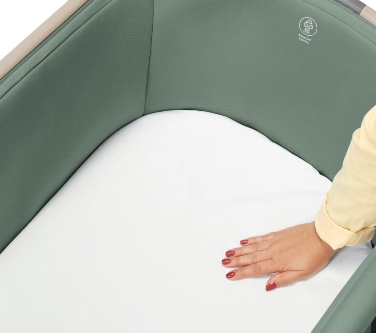 maxicosi homeequipment bed iora green beyondgreen 3qrtleft