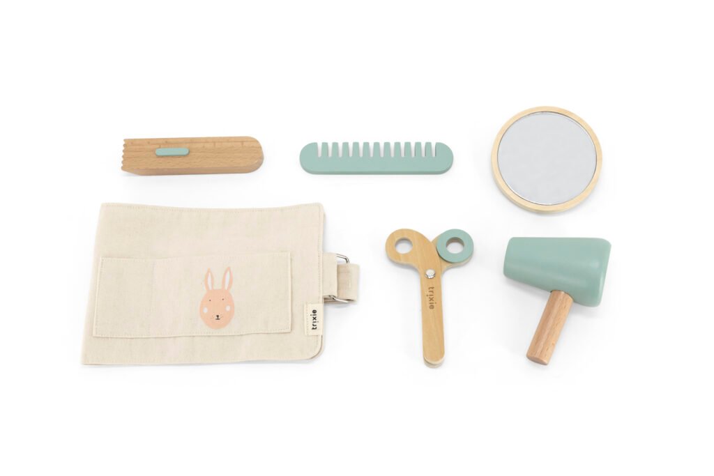 Wooden hairdresser set