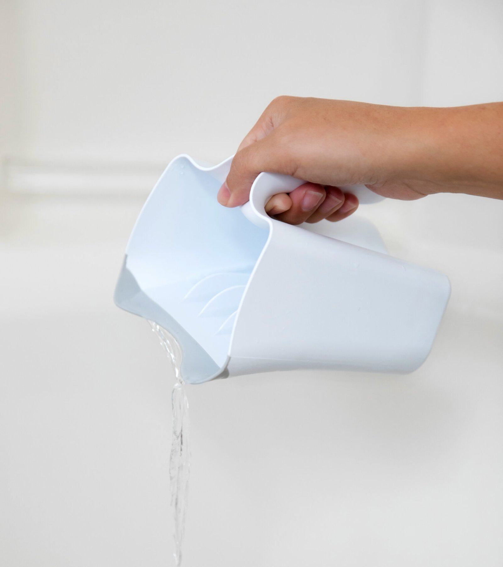 Ubbi – Hair Rinse Cup White