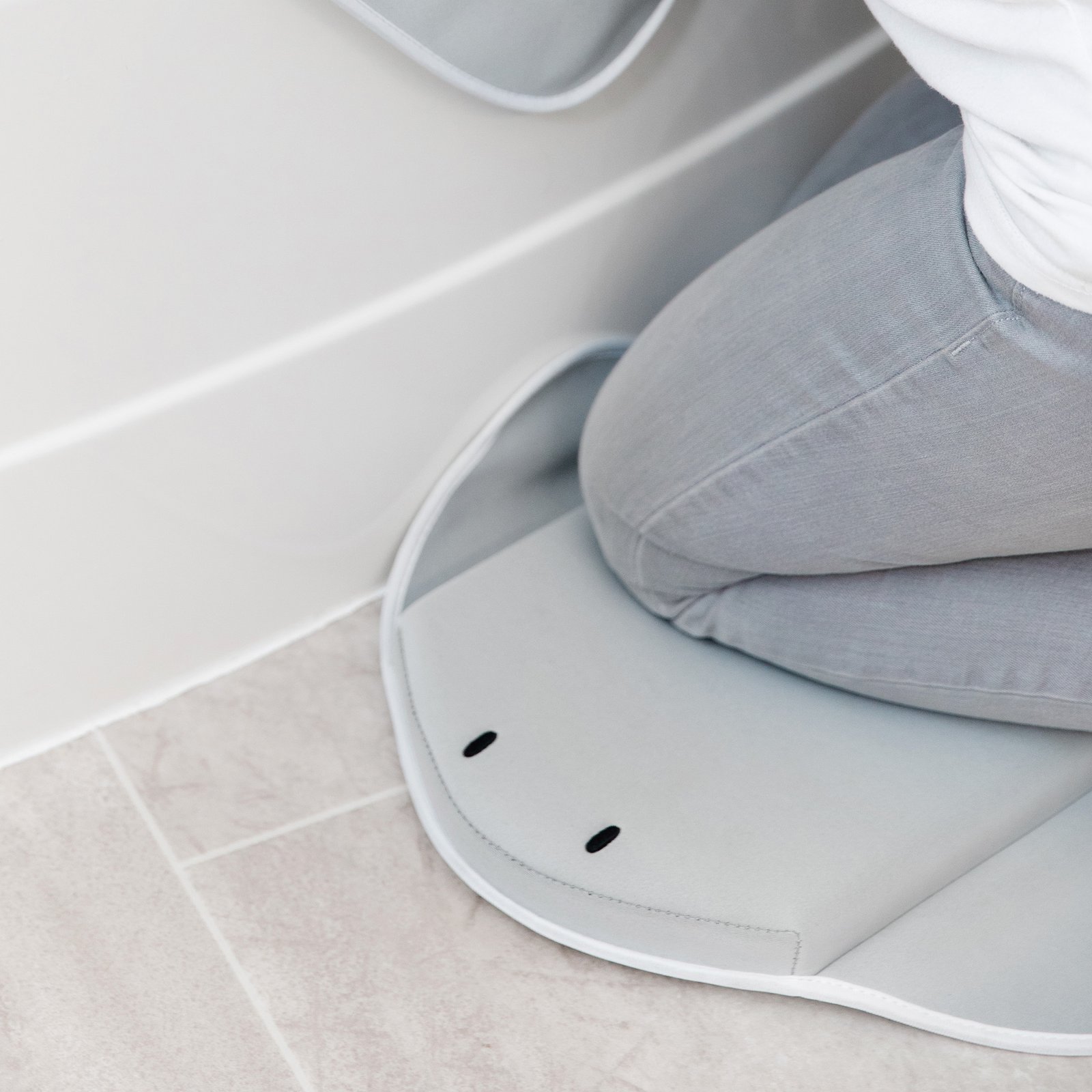 Ubbi – Bath Kneeler Gray