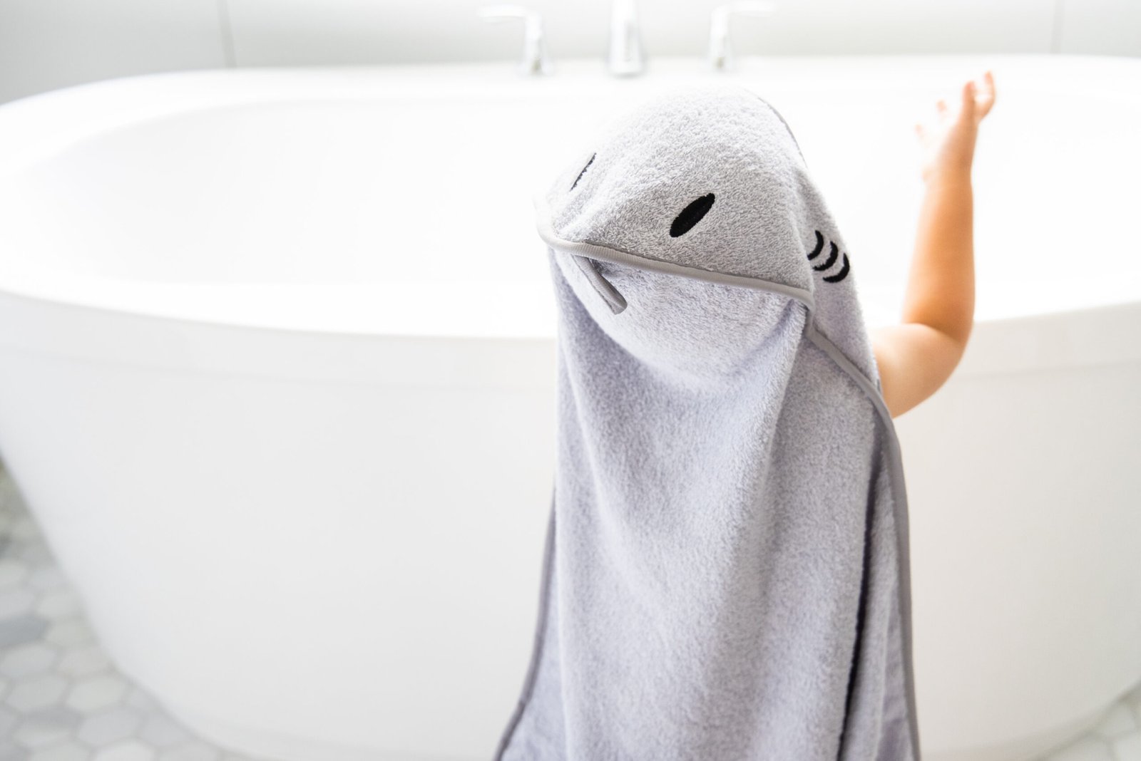 Ubbi – Hooded Towel Gray
