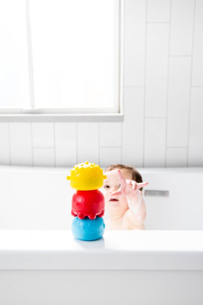 Ubbi - Squeeze and Switch Bath Toys  Multi