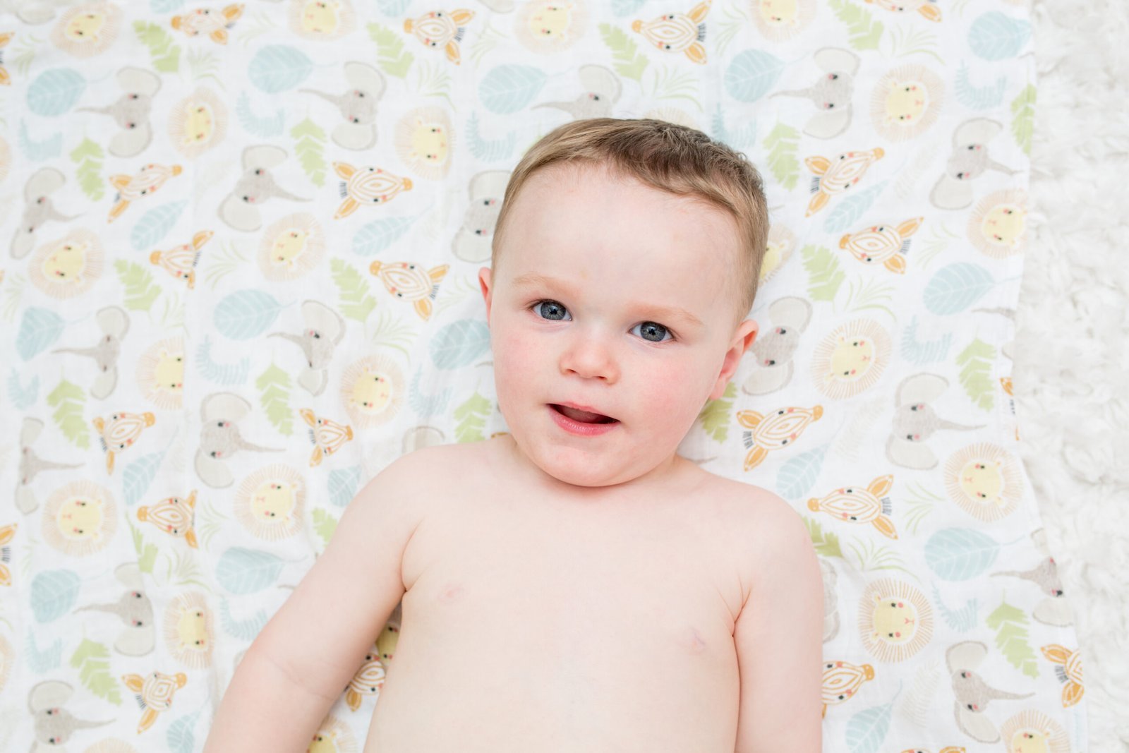 LJ095 - JungleCottonSwaddle - lifestyle 1