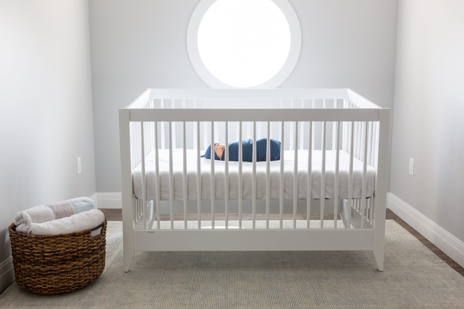 LJ647 - NavyHelloWorld - lifestyle 2