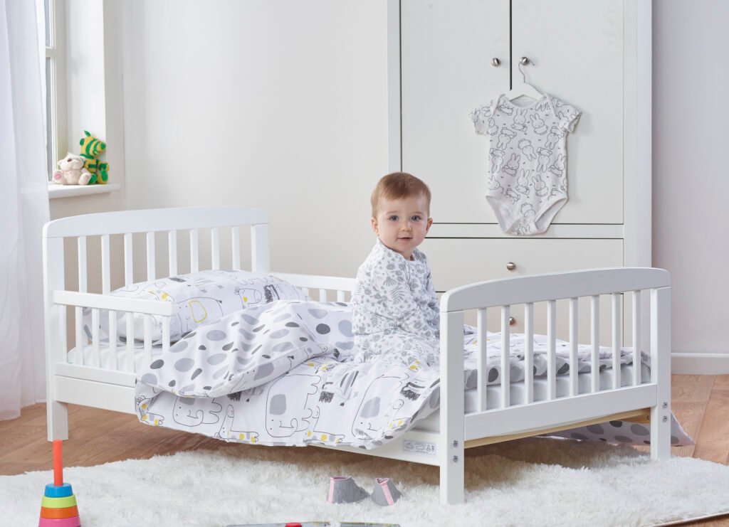 7 Pcs Safari Friends Sydney Toddler Bed White Bundle with Kinderflow Mattress