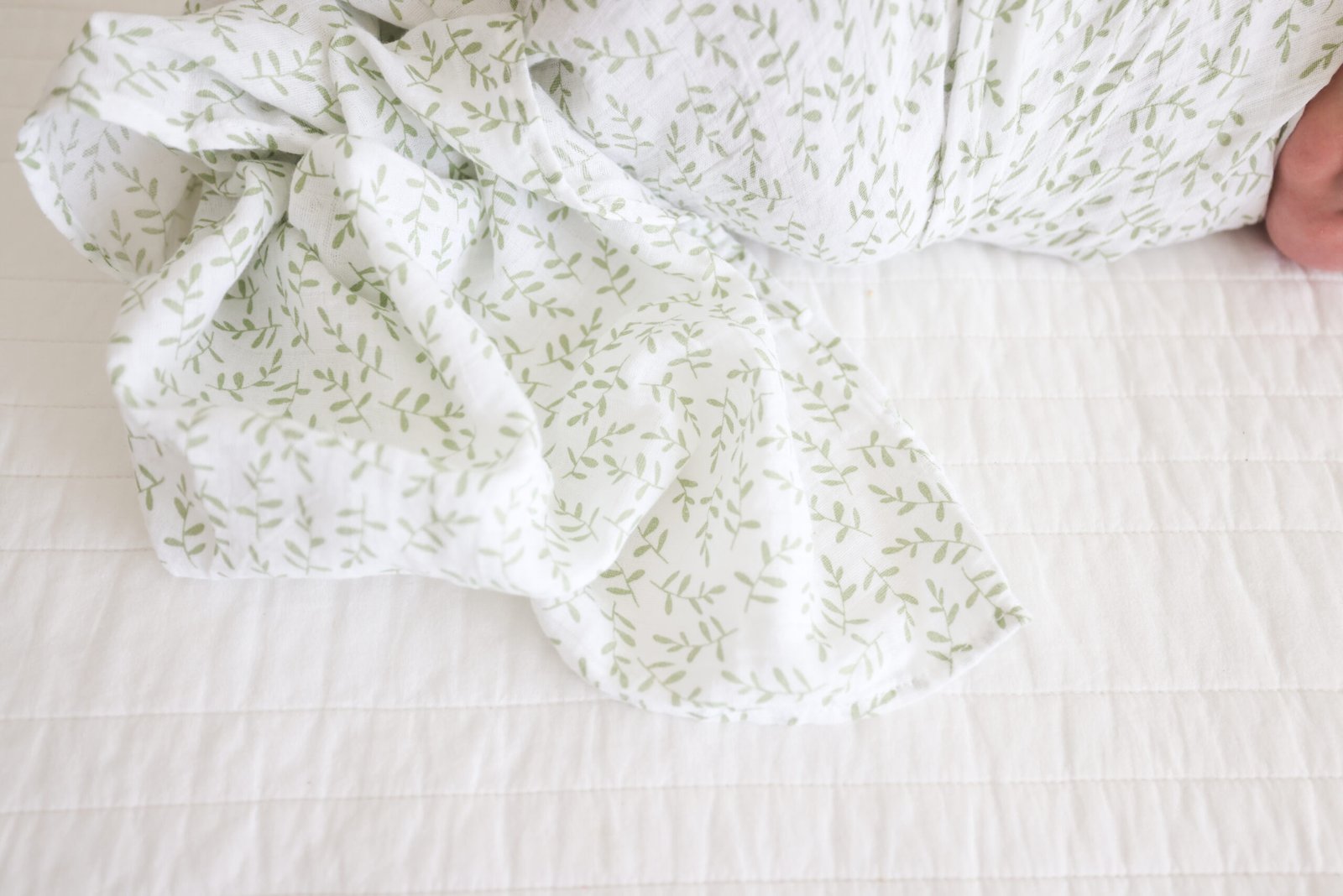 LJ475 - GreenerySwaddle - lifestyle 6